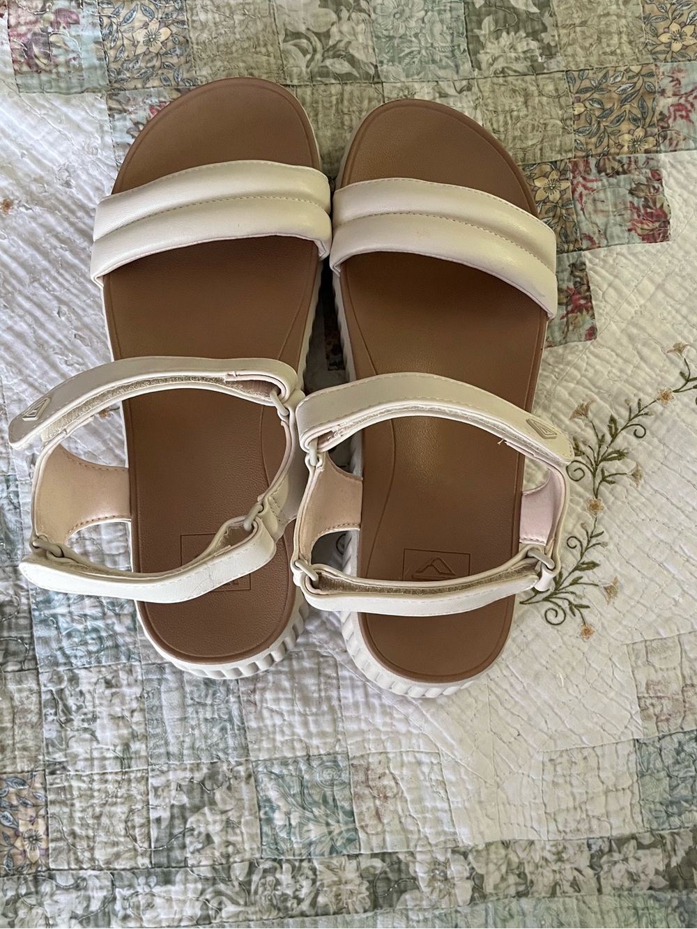 Reef Women’s Strappy Sandals size 11